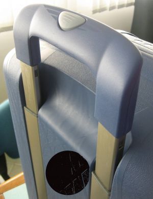 1 TROLLEY RONCATO LIGHT-DISPONIBLE EN NOIR-ROUGE-GRIS OU BLEU CLAIR-MERCI DE PRECISER LA COULEUR ET LA TAILLE- POUR MODELE CABINE [010]